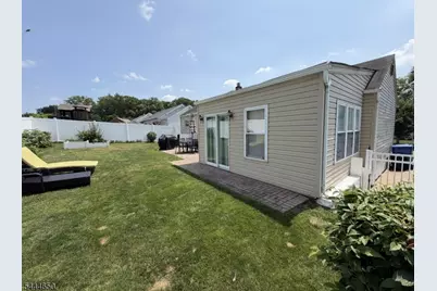 36 Maplewood Ave, Woodbridge Township, NJ 07067 - Photo 5