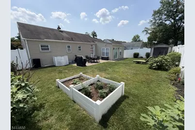 36 Maplewood Ave, Woodbridge Township, NJ 07067 - Photo 9