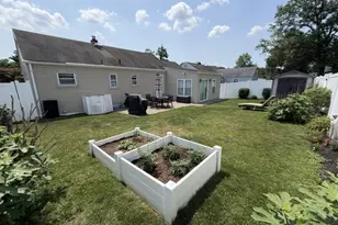 36 Maplewood Ave, Woodbridge Township, NJ 07067 - Photo 9