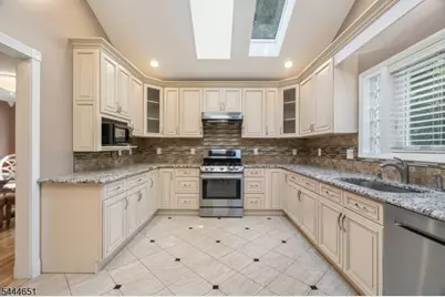 25 Cleveland Ave, East Hanover Township, NJ 07936 - Photo 5