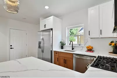 65 Eastern Pkwy, Newark, NJ 07106 - Photo 13