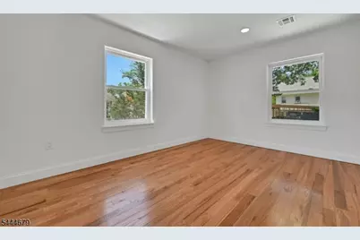 65 Eastern Pkwy, Newark, NJ 07106 - Photo 23