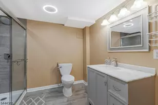 307 Minute Arms Rd, Union Township, NJ 07083 - Photo 23