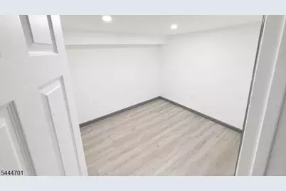 142 E Jersey St, Elizabeth, NJ 07206 - Photo 11