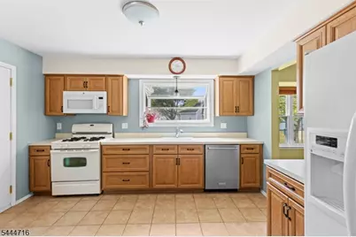 357 Cotswold Pl, Franklin Township, NJ 08873 - Photo 13