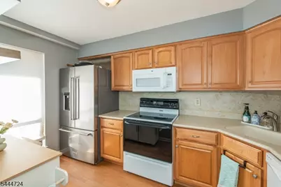 1068 Treetops, Wharton, NJ 07885 - Photo 5