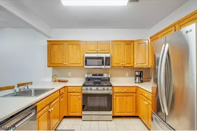 202 Cleveland Ln, Rockaway Township, NJ 07866 - Photo 3