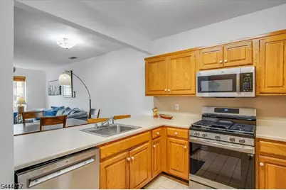 202 Cleveland Ln, Rockaway Township, NJ 07866 - Photo 5