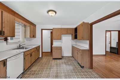 75 Welshs Ln, Franklin Township, NJ 08873 - Photo 9