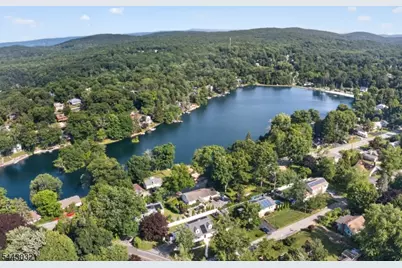 53 Lakeview Dr, West Milford Twp., NJ 07480 - Photo 3