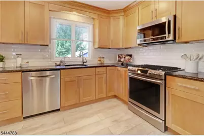 35 McKinley Ave, East Hanover Township, NJ 07936 - Photo 5