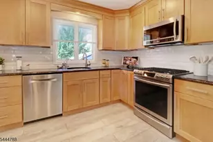 35 McKinley Ave, East Hanover Township, NJ 07936 - Photo 5