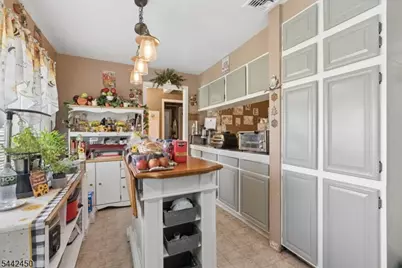 42 Walnut St, Edison, NJ 08817 - Photo 7