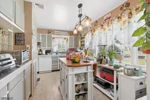 42 Walnut St, Edison, NJ 08817 - Photo 5