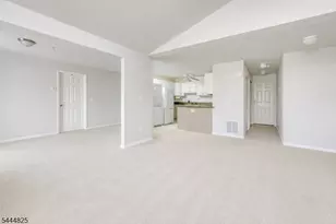 158 Falcon Ridge Way, Hamburg, NJ 07419 - Photo 3