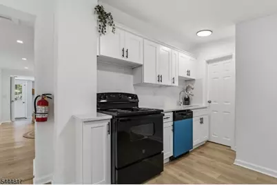 32 Schwarz Blvd, Jefferson Township, NJ 07849 - Photo 5