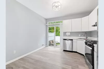 4 Derby St, East Orange, NJ 07018 - Photo 3