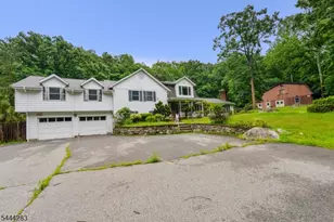 105 Ricker Dr, Ringwood, NJ 07456 - Photo 5