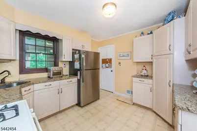 906 Maurice Ave, Rahway, NJ 07065 - Photo 9