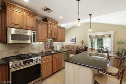 12 Whitley Ter, Clark Township, NJ 07066 - Photo 9