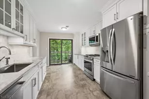 2902 Hemlock Pl, Bernards Township, NJ 07920 - Photo 13