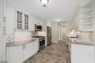2902 Hemlock Pl, Bernards Township, NJ 07920 - Photo 11