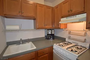 5 Roosevelt Pl, Montclair Twp., NJ 07042 - Photo 3