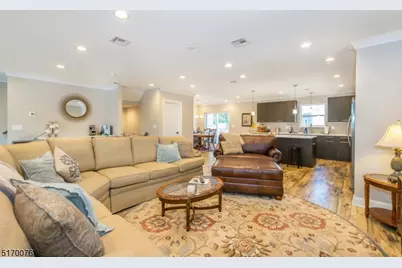 6 Elm St #10, Madison, NJ 07940 - Photo 5