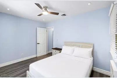 140 N Farview Ave, Paramus, NJ 07652 - Photo 15