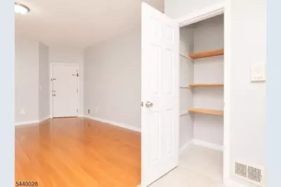 136 Dewey St, Newark, NJ 07112 - Photo 9