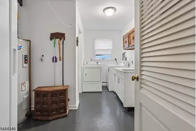 270 Midwood Rd, Paramus, NJ 07652 - Photo 15
