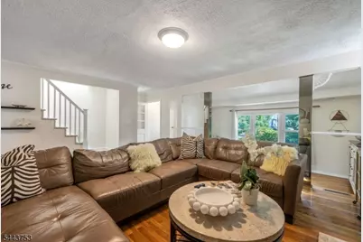 9 Midway Dr, Livingston, NJ 07039 - Photo 5