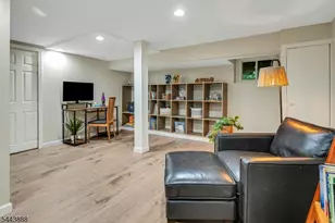 11 Manor Rd, Verona, NJ 07044 - Photo 21