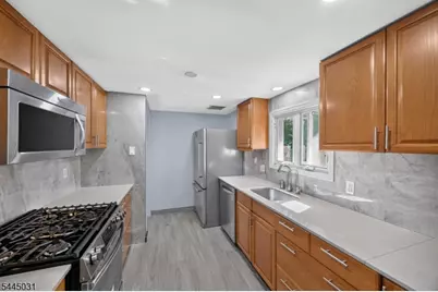 29 Laurel Ave, Livingston, NJ 07039 - Photo 9