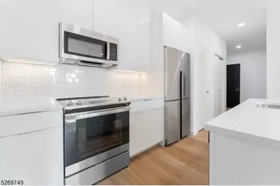 25 Freeway Dr #502, East Orange, NJ 07018 - Photo 5