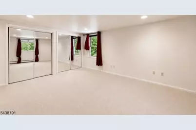 206 Mountain Pkwy, Green Brook Township, NJ 08812 - Photo 15