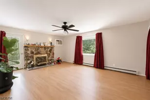206 Mountain Pkwy, Green Brook Township, NJ 08812 - Photo 3