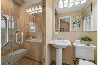 1050 Pines Lake Dr, Wayne, NJ 07470 - Photo 21