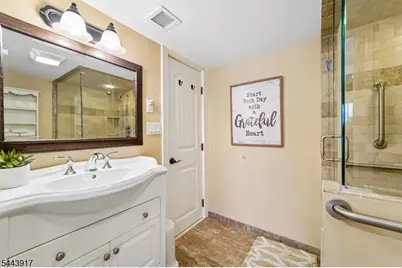 1050 Pines Lake Dr, Wayne, NJ 07470 - Photo 33