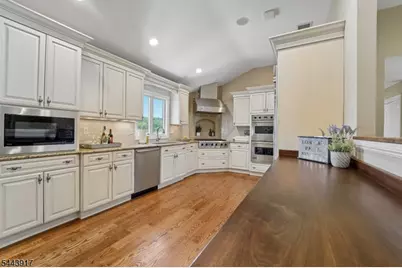 1050 Pines Lake Dr, Wayne, NJ 07470 - Photo 11
