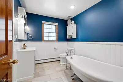 8 Oakwood Rd, Jefferson Township, NJ 07849 - Photo 19