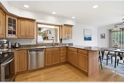 8 Oakwood Rd, Jefferson Township, NJ 07849 - Photo 9