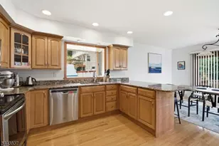 8 Oakwood Rd, Jefferson Township, NJ 07849 - Photo 9