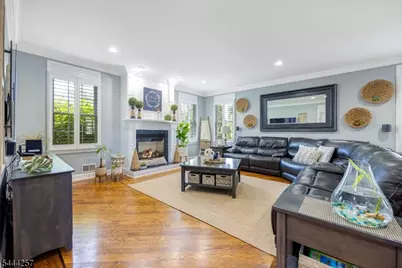 8 Ferndale Pl, Pequannock Township, NJ 07444 - Photo 9
