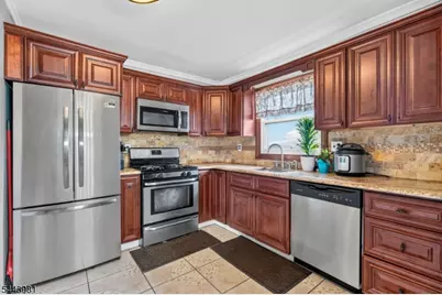 296 N 12th Pl, Prospect Park, NJ 07508 - Photo 25