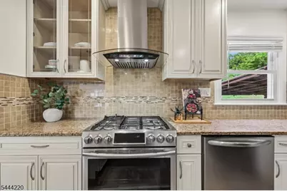 54 Mountainview Dr, Cedar Grove, NJ 07009 - Photo 11