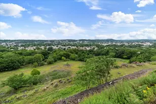 37 Amethyst Ln, Paterson, NJ 07501 - Photo 23