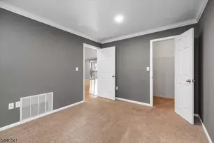 37 Amethyst Ln, Paterson, NJ 07501 - Photo 15