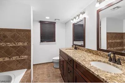 37 Amethyst Ln, Paterson, NJ 07501 - Photo 11