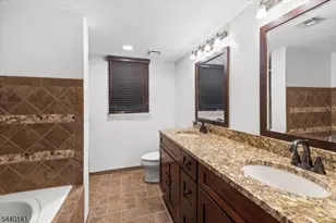 37 Amethyst Ln, Paterson, NJ 07501 - Photo 11
